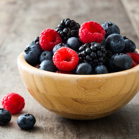 Berries for Dogs, dog eating berries